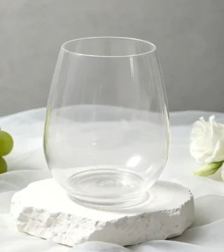 Can I use petite plastic wine glasses for white wine?